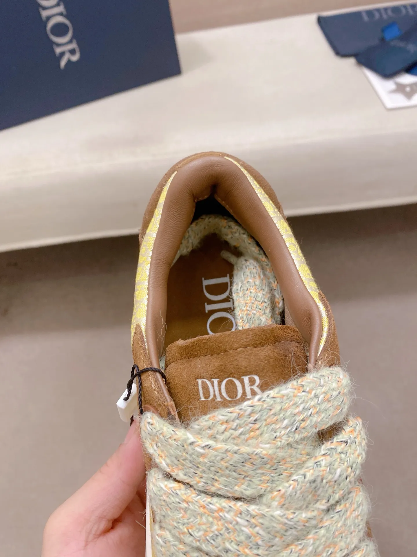 Factory price: 300 Men's shoes 💰[Dior·Dior] Top 🔍Couple style 💏🔍New casual sports style couple shoes, new four-season design, perfect workmanship, lace-up lazy style to create cabinet quality, upper: imported first-layer cowhide, sheepskin lining is soft and comfortable, ultra-light TPU wear-resistant outsole, simple, versatile fashion men's shoes, excellent color code number 35--44